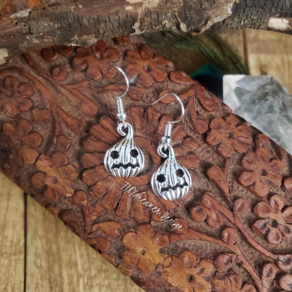 Pumpkin GHOST King Halloween earrings Goth Emo Alt Creepy Horror Fan Gift idea - Picture 8 of 10